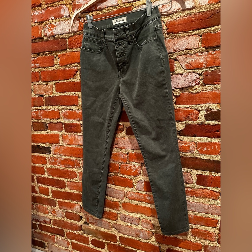 Madewell 9inch high-rise skinny.  Size 26.  Color: Grey-green